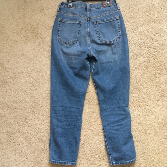 Hollister Ultra High Rise Mom Jeans - Picture 2 of 4